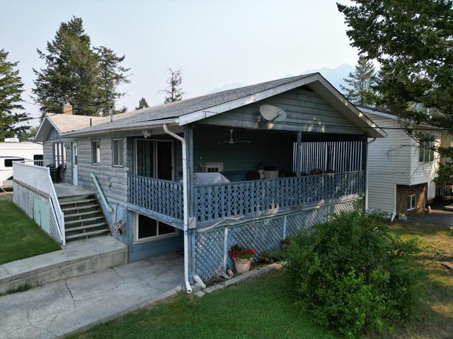 7558 Columbia Avenue, House detached with 4 bedrooms, 2 bathrooms and 2 parking in Radium Hot Springs BC | Image 48
