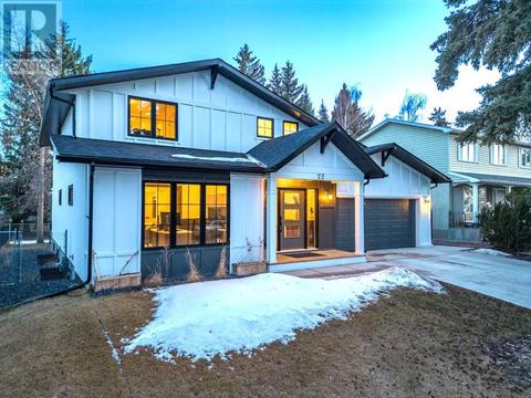 22 Varcove Place Nw, House detached with 4 bedrooms, 3 bathrooms and 4 parking in Calgary AB | Card Image