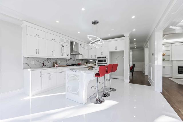 87 Oakridge Dr, House detached with 4 bedrooms, 6 bathrooms and 8 parking in Toronto ON | Image 3