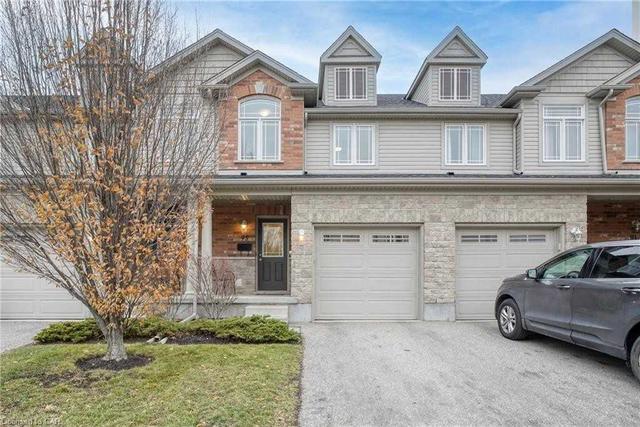 95 Lambeth Way, Townhouse with 3 bedrooms, 3 bathrooms and 2 parking in Guelph ON | Image 1