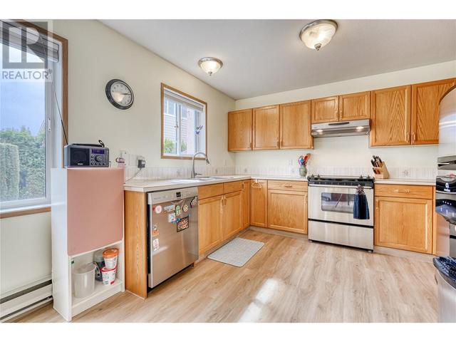 4 - 3322 South Main Street, Condo with 2 bedrooms, 2 bathrooms and 2 parking in Penticton BC | Image 12