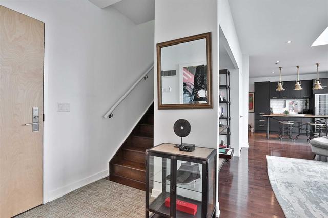 uph 10 - 21 Nelson St, Condo with 2 bedrooms, 3 bathrooms and 1 parking in Toronto ON | Image 4