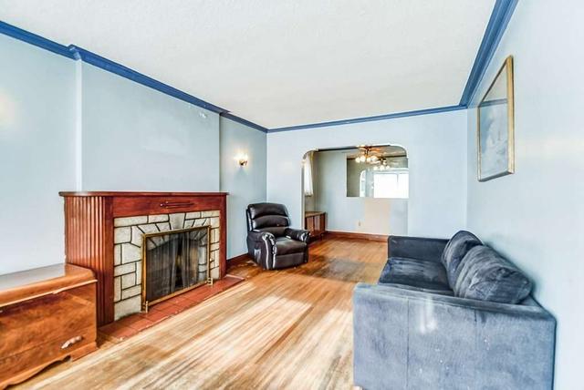 492 Cosburn Ave, House detached with 2 bedrooms, 2 bathrooms and 3 parking in Toronto ON | Image 5