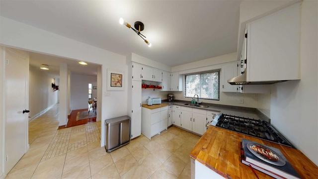 1576 Davenport Rd, House detached with 3 bedrooms, 2 bathrooms and 1 parking in Toronto ON | Image 3