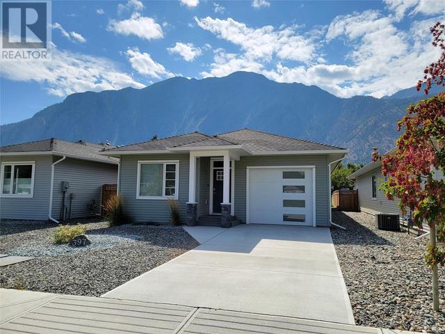 397 10th Avenue, House detached with 3 bedrooms, 2 bathrooms and 2 parking in Okanagan Similkameen G BC | Image 1