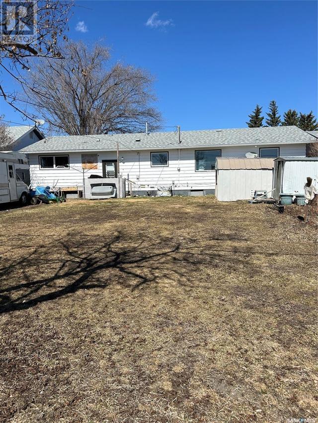 211 3rd Avenue E, House detached with 5 bedrooms, 2 bathrooms and null parking in Kelvington SK | Image 39