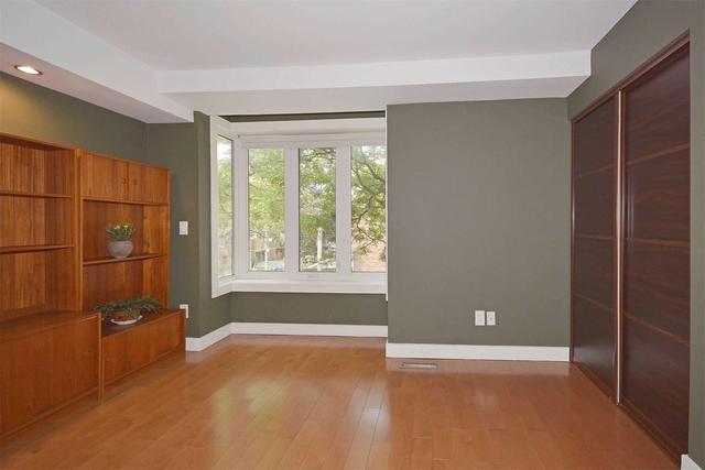 209A Mutual St, House attached with 3 bedrooms, 2 bathrooms and 1 parking in Toronto ON | Image 10