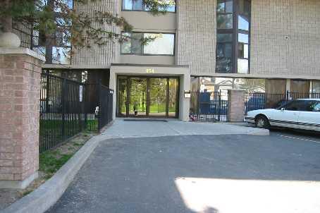 108 - 454 Centre St S, Townhouse with 3 bedrooms, 1 bathrooms and 1 parking in Oshawa ON | Image 1