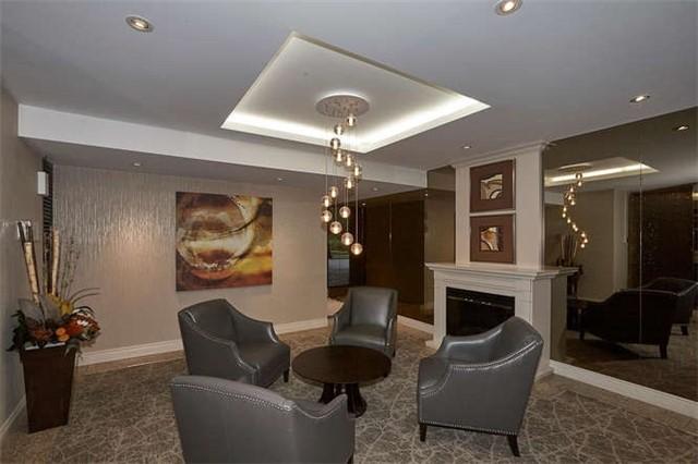 1003 - 260 Scarlett Rd, Condo with 3 bedrooms, 2 bathrooms and 1 parking in Toronto ON | Image 2