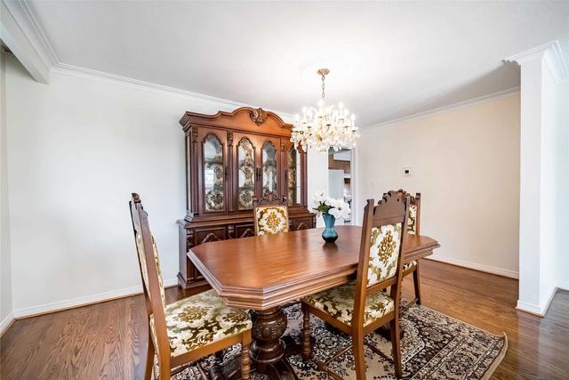 22 Bowhill Cres, House detached with 3 bedrooms, 2 bathrooms and 4 parking in Toronto ON | Image 3