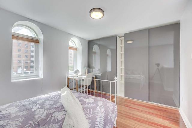 230 Shuter St, House attached with 3 bedrooms, 2 bathrooms and 2 parking in Toronto ON | Image 8