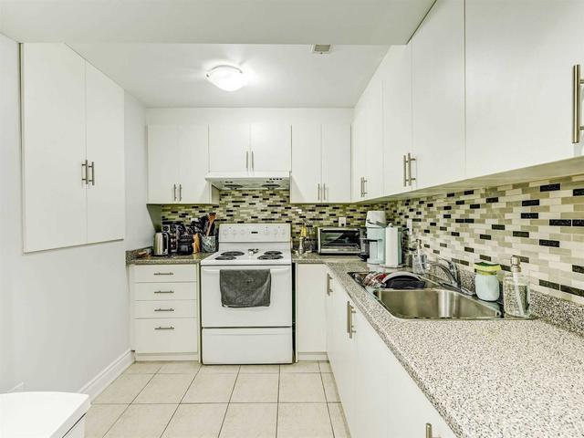 35 Napoleon Cres, House detached with 3 bedrooms, 4 bathrooms and 4 parking in Brampton ON | Image 14