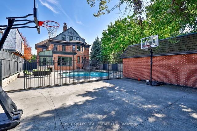 60 Dunvegan Rd, House detached with 7 bedrooms, 9 bathrooms and 10 parking in Toronto ON | Image 33