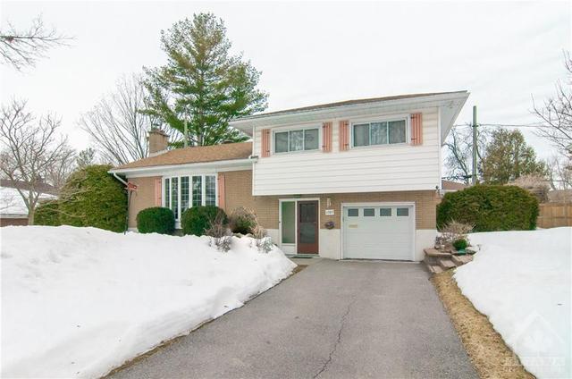 1787 Laxton Crescent, House detached with 3 bedrooms, 2 bathrooms and 3 parking in Ottawa ON | Image 1