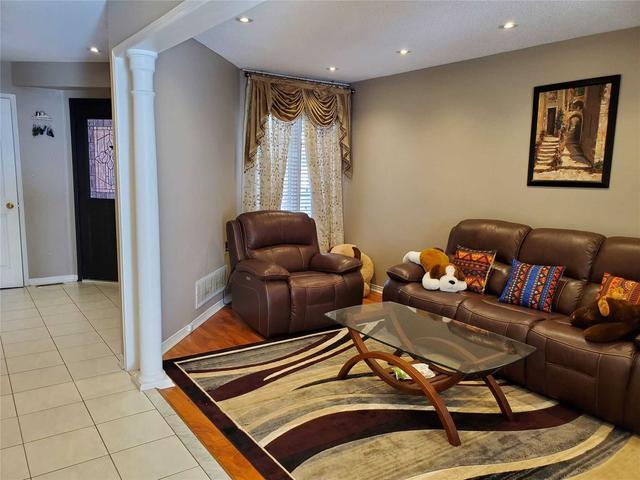 19 Lauraglen Cres, House semidetached with 4 bedrooms, 4 bathrooms and 5 parking in Brampton ON | Image 25