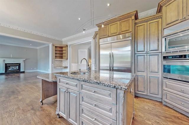 71 Lorraine Dr, House detached with 4 bedrooms, 5 bathrooms and 6 parking in Toronto ON | Image 5