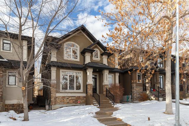 4221 17 Street Sw, House detached with 4 bedrooms, 3 bathrooms and 2 parking in Calgary AB | Image 2