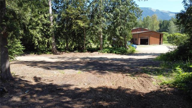 4078 Mizon Road, House detached with 4 bedrooms, 2 bathrooms and 19 parking in Columbia Shuswap E BC | Image 43