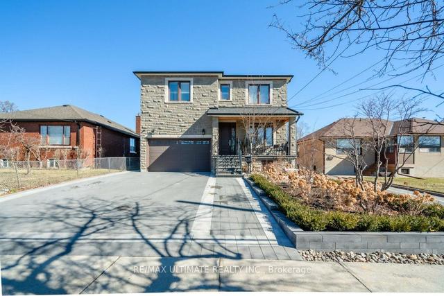 11 Blue Springs Rd, House detached with 4 bedrooms, 4 bathrooms and 4 parking in Toronto ON | Image 1