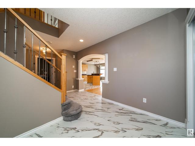 7915 3 Av Sw, House detached with 3 bedrooms, 3 bathrooms and null parking in Edmonton AB | Image 4