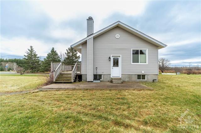 3822 Indian Creek Road, House detached with 3 bedrooms, 1 bathrooms and 10 parking in Clarence Rockland ON | Image 23
