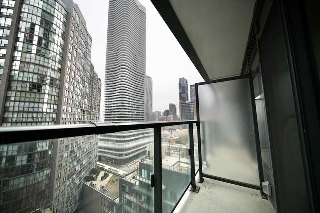 1318 - 955 Bay St, Condo with 1 bedrooms, 1 bathrooms and 0 parking in Toronto ON | Image 7