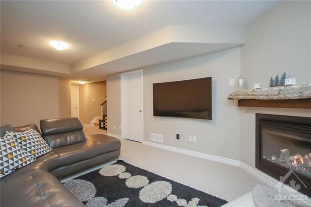 131 Lerta Way, Townhouse with 3 bedrooms, 3 bathrooms and 3 parking in Ottawa ON | Image 28