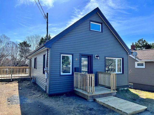 80 Shuniah St, House detached with 2 bedrooms, 1 bathrooms and null parking in Thunder Bay ON | Card Image