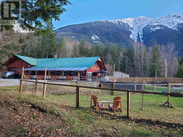 2301 Mackenzie 20 Highway, House detached with 3 bedrooms, 2 bathrooms and null parking in Central Coast C BC | Image 1