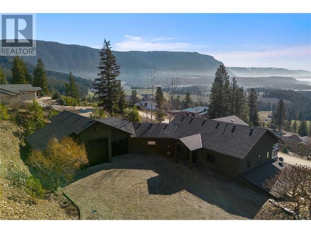 2711 Sun Ridge Place, House detached with 3 bedrooms, 3 bathrooms and 4 parking in Columbia Shuswap C BC | Image 1