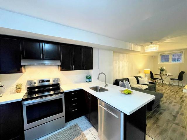 105 - 870 Jane St, Townhouse with 2 bedrooms, 2 bathrooms and 1 parking in Toronto ON | Image 8