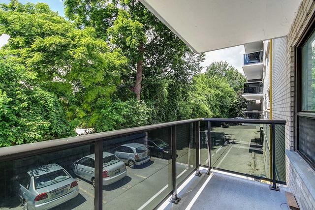 201 - 2411 New St, Condo with 2 bedrooms, 1 bathrooms and 1 parking in Burlington ON | Image 4