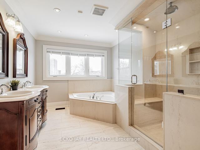 124 Laurentide Dr, House detached with 5 bedrooms, 6 bathrooms and 12 parking in Toronto ON | Image 5