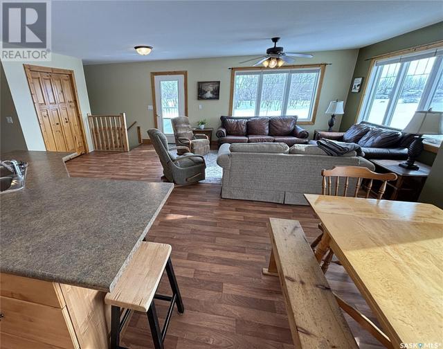 437 Vivian Bay, House detached with 2 bedrooms, 2 bathrooms and null parking in Coteau No. 255 SK | Image 9