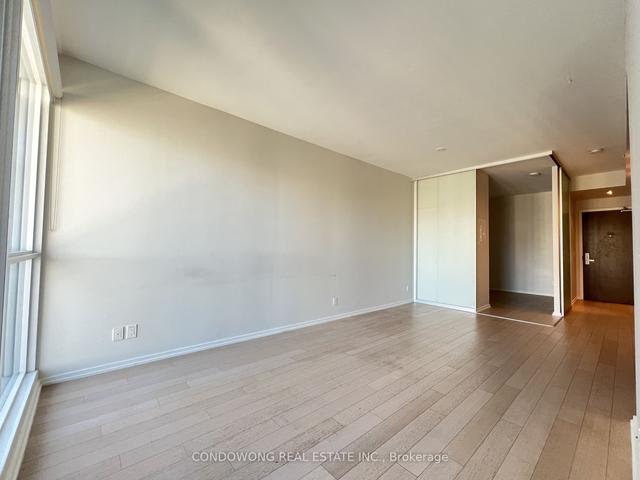 2401 - 70 Temperance St, Condo with 2 bedrooms, 2 bathrooms and 0 parking in Toronto ON | Image 3