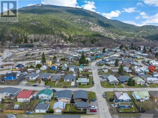 625 Fifth Street E, House detached with 6 bedrooms, 3 bathrooms and 7 parking in Revelstoke BC | Image 31