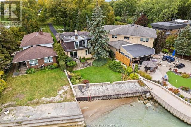 696 Old Tecumseh Road, House detached with 4 bedrooms, 2 bathrooms and null parking in Lakeshore ON | Image 3