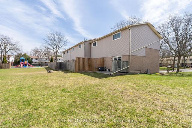 41 - 1133 Ritson Rd N, Townhouse with 3 bedrooms, 2 bathrooms and 3 parking in Oshawa ON | Image 31