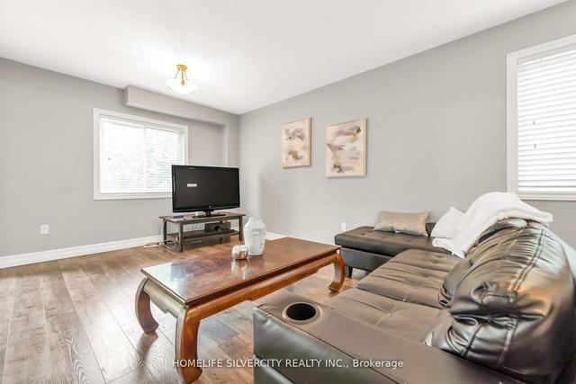 82 Chateau Cres, House detached with 3 bedrooms, 3 bathrooms and 7 parking in Cambridge ON | Image 34