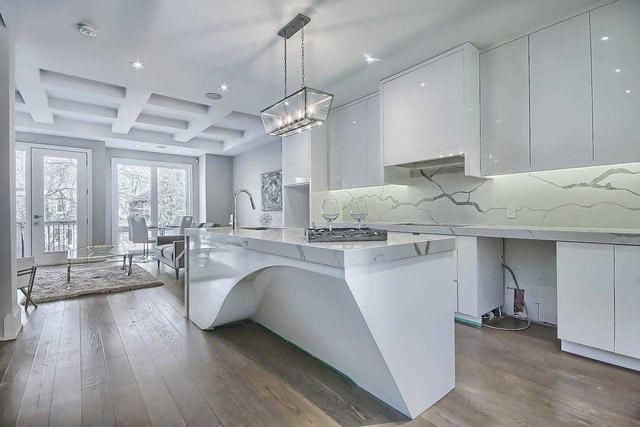 326 St Clements Ave, House detached with 4 bedrooms, 5 bathrooms and 2 parking in Toronto ON | Image 2