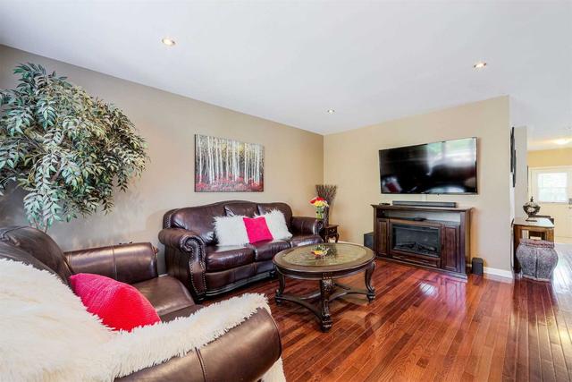 78 Jamesway Cres, House attached with 3 bedrooms, 3 bathrooms and 3 parking in Whitchurch Stouffville ON | Image 4