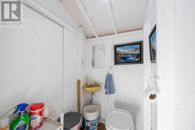 BATHROOM IN SHED | Image 16