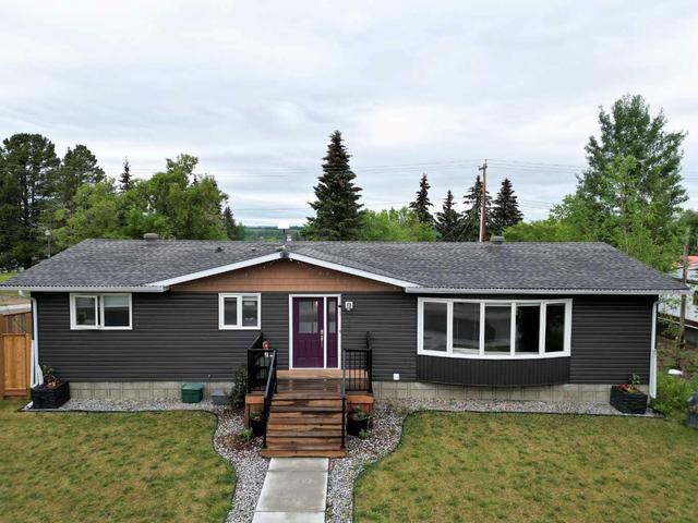 4920 47 Avenue, House detached with 5 bedrooms, 2 bathrooms and 2 parking in Yellowhead County AB | Image 1