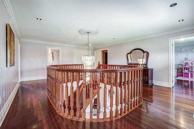 22 Manswood Cres, House detached with 9 bedrooms, 8 bathrooms and 25 parking in Brampton ON | Image 13