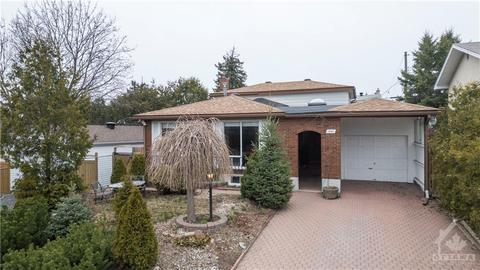 1261 Ridgemont Avenue, House detached with 4 bedrooms, 2 bathrooms and 5 parking in Ottawa ON | Card Image