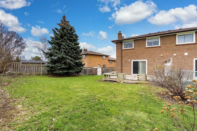 4106 Dunmow Cres, House semidetached with 3 bedrooms, 2 bathrooms and 4 parking in Mississauga ON | Image 30
