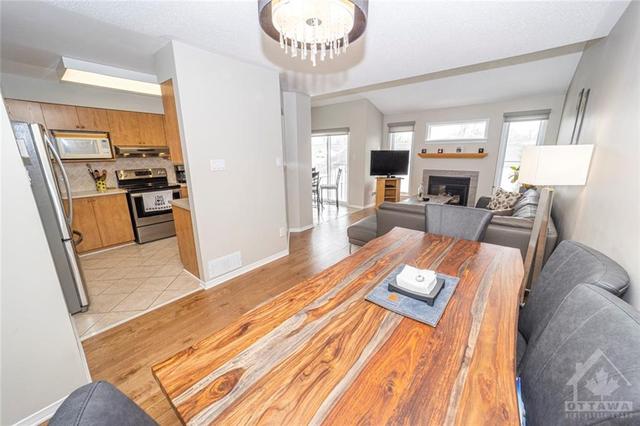 95 Gray Crescent, Townhouse with 3 bedrooms, 3 bathrooms and 3 parking in Ottawa ON | Image 5