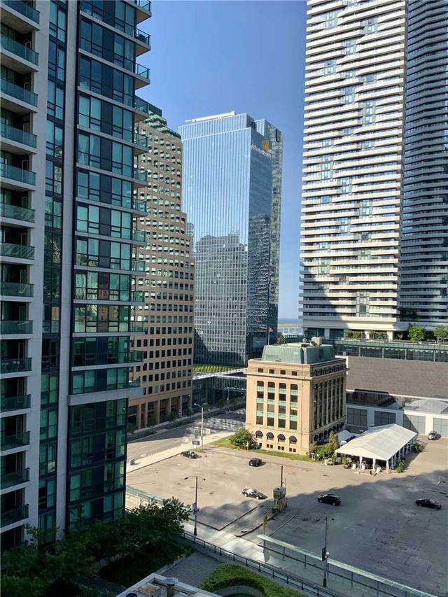 1202 - 18 Harbour St, Condo with 2 bedrooms, 2 bathrooms and 2 parking in Toronto ON | Image 20
