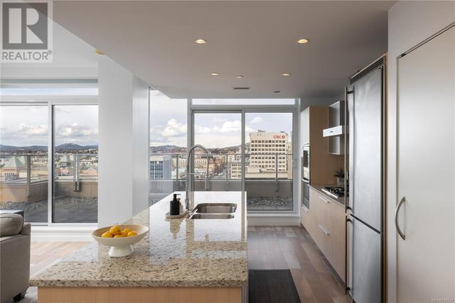 1702 - 707 Courtney St, Condo with 2 bedrooms, 2 bathrooms and 2 parking in Victoria BC | Image 10