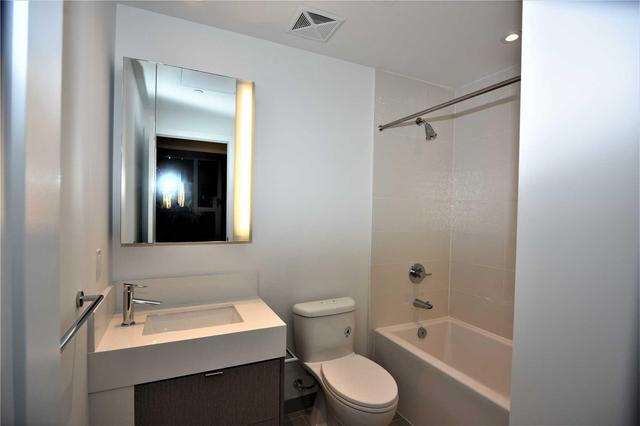5502 - 10 York St, Condo with 2 bedrooms, 2 bathrooms and 1 parking in Toronto ON | Image 14